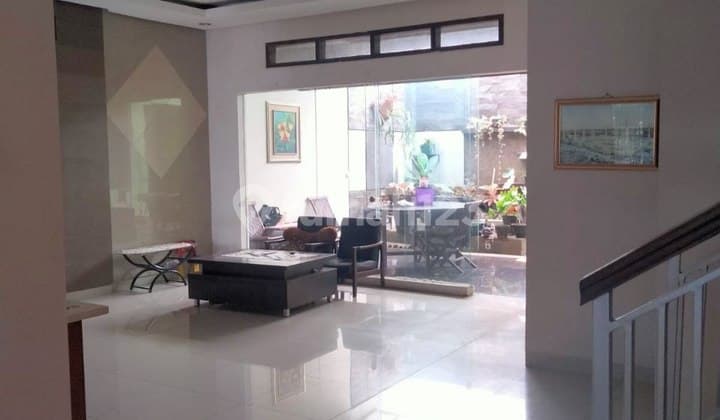 Rumah Tinggal 2 Lantai di Turangga