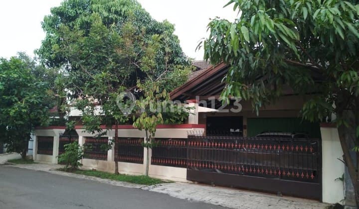 Rumah Timggal Besar Nyaman di Riung Bandung