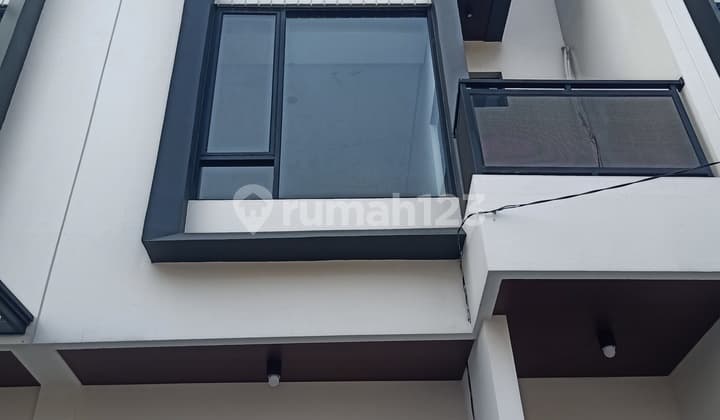 Rumah Baru 3 Lantai di Duri Kepa Jakarta Barat