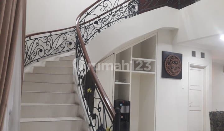 Rumah di Sewakan 4 Kamar Tidur 2Lantai di Taman Dago Lippo Cikarang