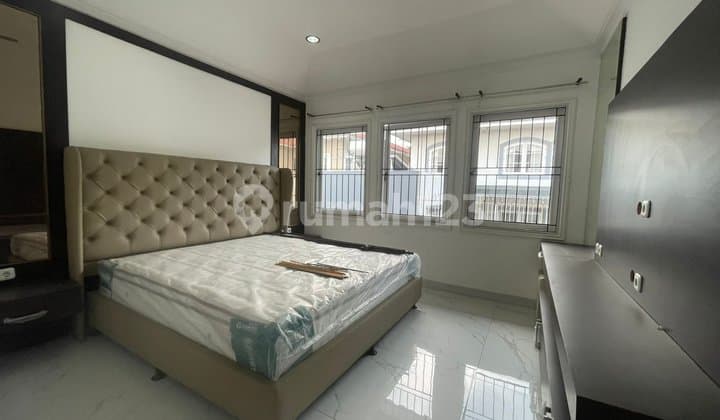 Rumah di Sewakan Full Furnish 4Kamar Tidur di Menteng Lippo Cikarang
