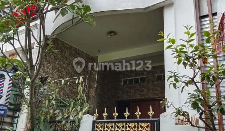 Rumah Cantik 3 Lantai Funished Strategis di Pusat Kota Bandung