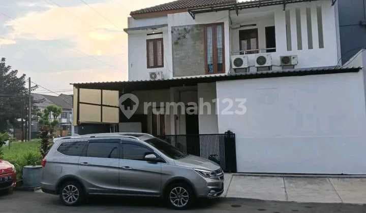 Semi-Furnished Luxury House in Mekarwangi Complex, Bandung