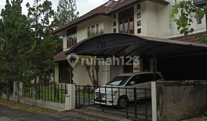 Rumah Mewah Murah Terwat Halama Luas Hook di Kembar Regol Bandung