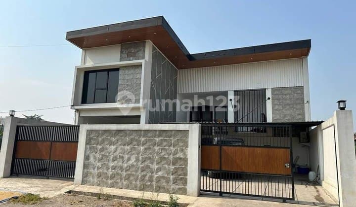 Dijual Rumah Mewah Baru Dibangun di Area Cisaranteun