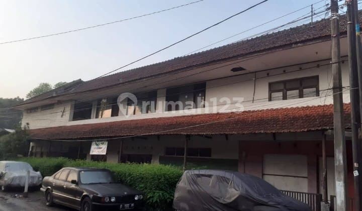 Dijual Rumah di Jalan Utama Ciroyom Bandung bisa untuk Usaha Kost