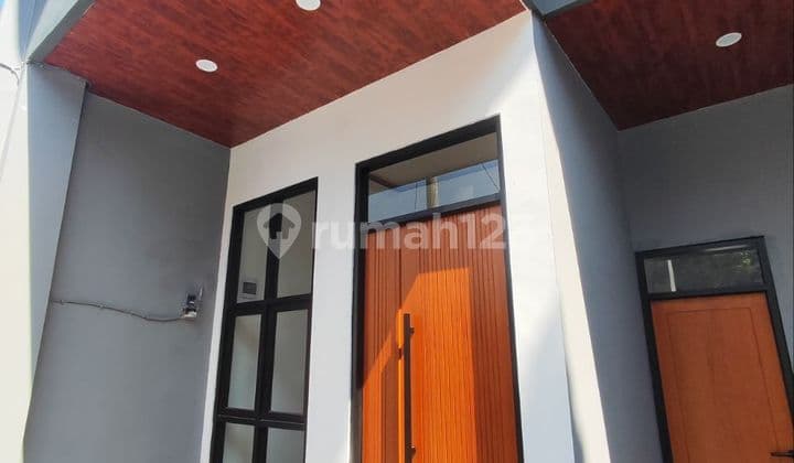 Rumah Modern Siap Huni Strategis di Sariwangi Asri Bandung