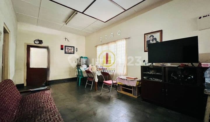Affordable Strategic House on the Wing of Riau Street, Bandung