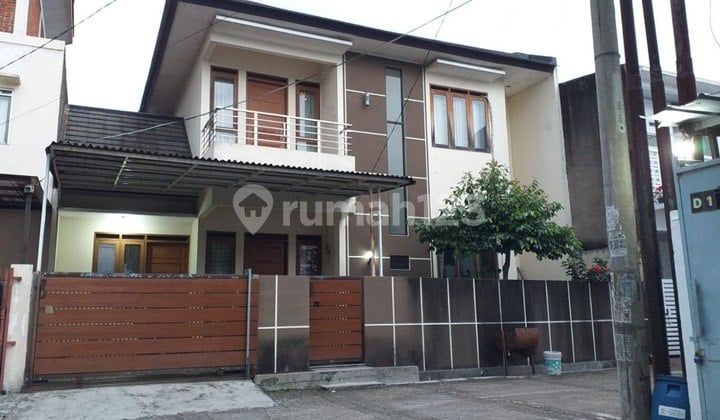 Beautiful Modern House in the Permata Indah Complex, Arcamanik, Bandung