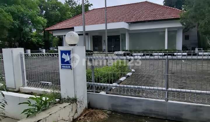 Gedung Ex Bank di Jl A Yani, Tengah Kota Semarang, Dekat Simpang Lima Semarang Tengah.