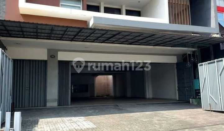 Rumah Furnish dan Tempat Usaha di Ringroad Utara, Sleman Yogyakarta.