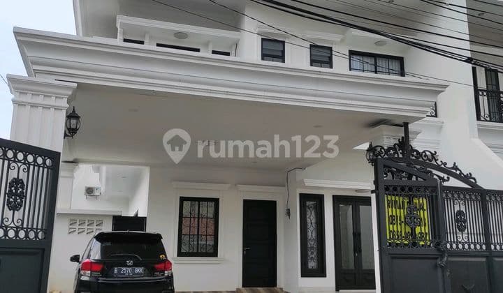 Rumah Mewah Modern Classic Private Swimming Pool Dekat Toll Joglo