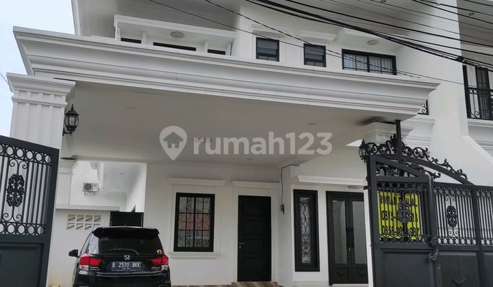 Rumah Mewah Modern Classic Private Swimming Pool Dekat Toll Joglo