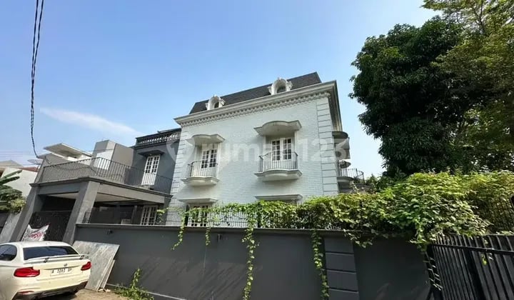 Luxury House in Tanah Kusir Near Gandaria City Arteri Pondok Indah