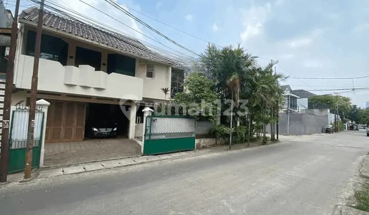 Rumah Bagus Hook di Wijaya Area Kebayoran Baru Jakarta Selatan