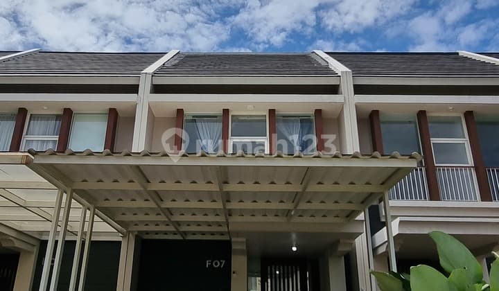 Rumah 2 Lantai Di Clover Hill Kreo Petukangan Jakarta Selatan