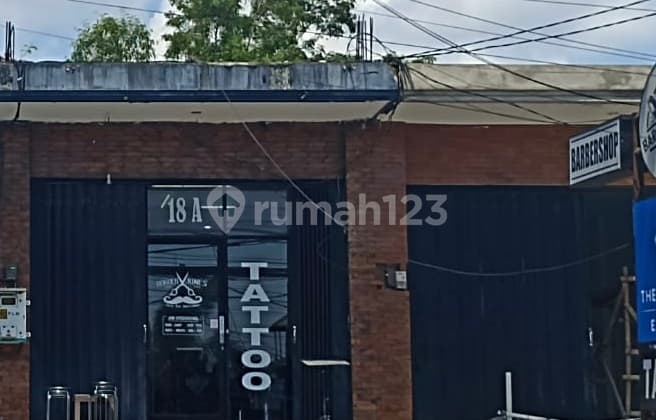 Toko Kawasan Ramai Dan Pariwisata Di Jalan Raya Uluwatu Kuta Selatan Badung