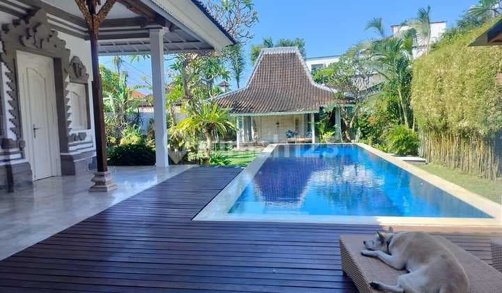 Beautiful Villa With A Large Garden Located In The Tourist Area Of Sanur, Bali. Peaceful Surroundings And Only 10 Minutes To The Beach.