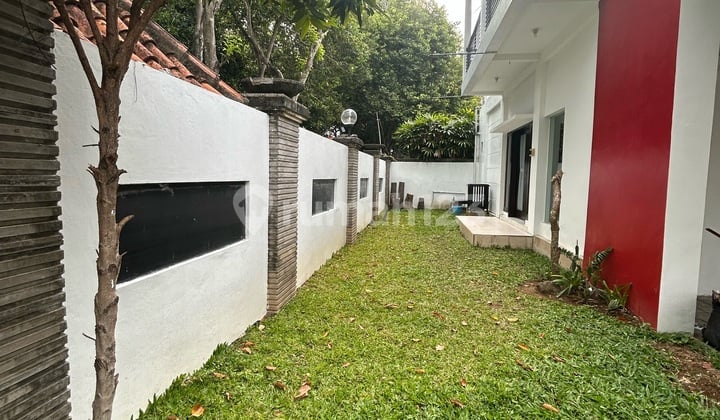 Rumah Minimalist Dekat Lapangan Renon