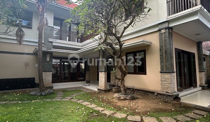 Villa 2 Floors 600M2 Area Big Garden in Sanur Bali