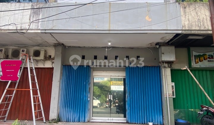 Bebas Banjir, Ruko, 3 Lantai, Dekat Pusat Perbelanjaan, Siap Huni