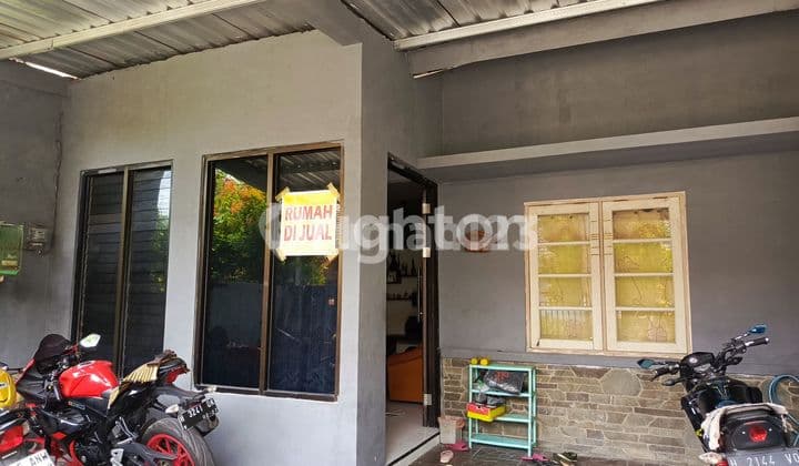 RUMAH DIDAERAH ASRI, TENANG, DITENGAH PEMUKIMAN YANG GUYUP