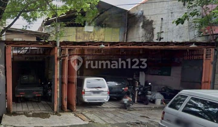 Dijual Tempat Usaha dan Rumah Tinggal Baratajaya, Jalanan Ramai