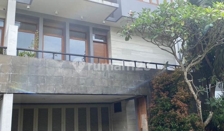 Disewakan Rumah Nyaman dan Sejuk Siap Huni Lokasi di Setra Duta Bandung