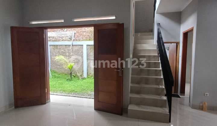 For Rent 2-Story House Comfortable Ready to Occupy Minimalist Location in Margamulya Regency Complex North Cimahi Bandung