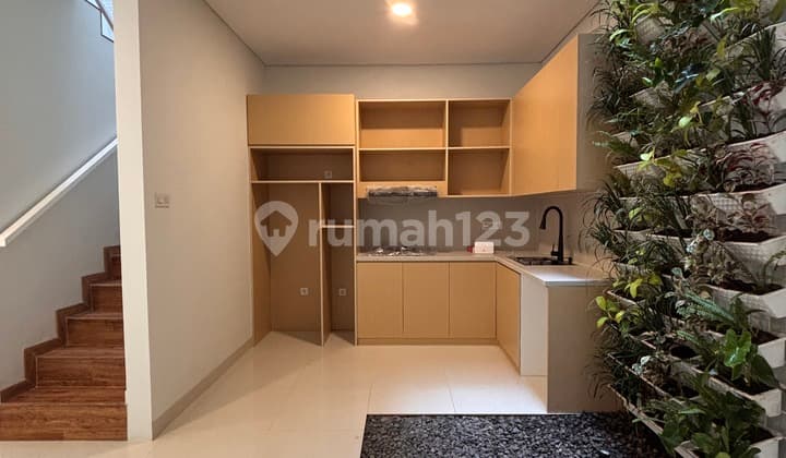 Rumah Baru di Dekat Pintu Toll Free Kitchen Set dan Ac