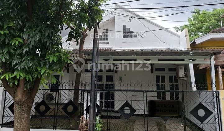 Disewakan Rumah di Lebak Bulus Siap Huni Depan Taman Lokasi Strategis