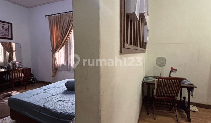 Rumah 2 Unit di Lahan Luas 663m² Duren Sawit - SHM, Lebar Muka 30m, Jalan Lebar