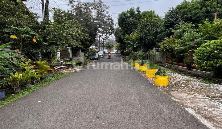 Rumah 2 Unit di Lahan Luas 663m² Duren Sawit - SHM, Lebar Muka 30m, Jalan Lebar