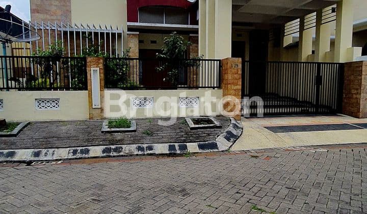 Large 2-Story House with Many Rooms in Graha Kencana