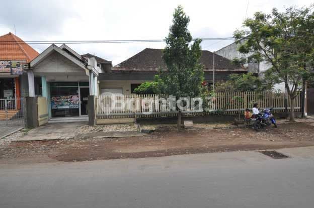 Rumah Besar di Jalan Poros Kota Malang