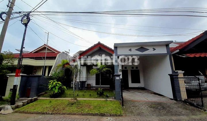 Rumah Cantik Minimalis Di Pondok Blimbing Indah Malang