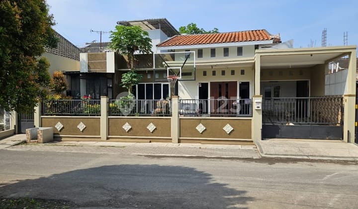 Rumah Cantik Daerah Bunga-bunga Dekat Kampus Brawijaya