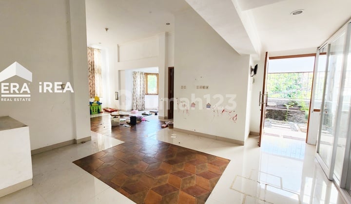 Rumah Dijual di Solo Kota Laweyan, 2 Lantai