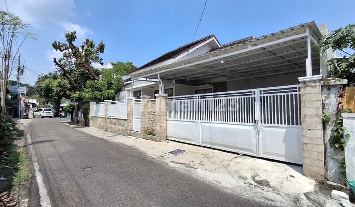 Rumah Dijual di Solo, Dekat Pasar Gede, Surakarta