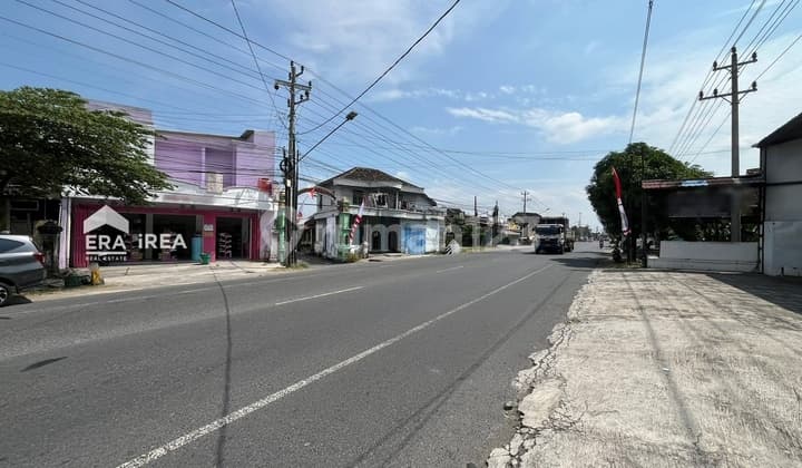 Ready-to-Use Business Space for Sale Near Sukoharjo Town Square