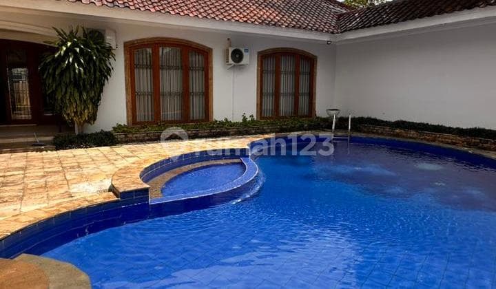 Rumah Sewa Ada Kolam Renang di Cilandak Surat SHM