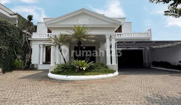 Classic House in Elite Quiet and Serene Area of Menteng
