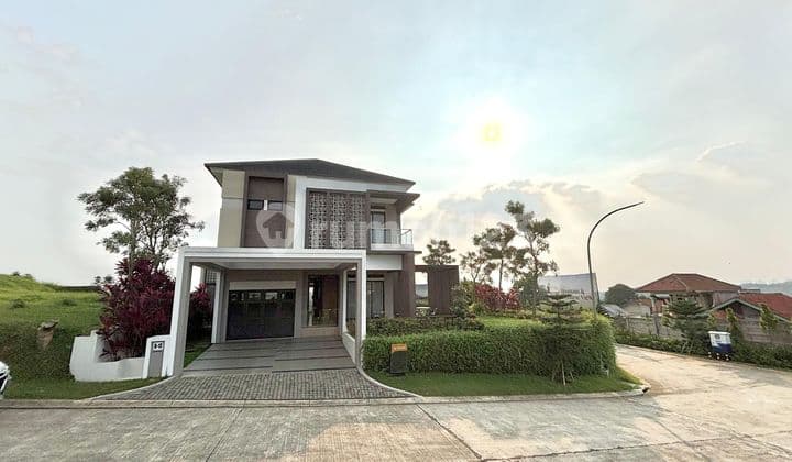 Rumah Baru Tropical Style Posisi Hook Bisa Cicil 60 Kali Dengan View 360° Pegunungan Sentul City, Bogor