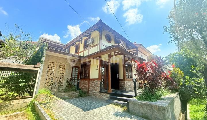 Rumah 2 Lantai Ala Jepang Ada Balkon View Pegunungan Sentul Bogor