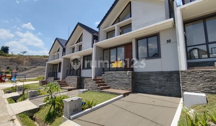 Scandinavian House Fully Furnish, Best View Gunung Pancar Si Sentul City!