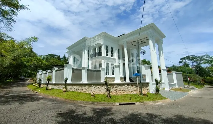 Luxury Classic House Sentul City Hook, Private Pool, Lift, View Pegunungan