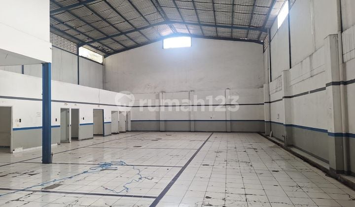 Former Car Dealer Warehouse on Jl. Soekarno Hatta, Near Samsat