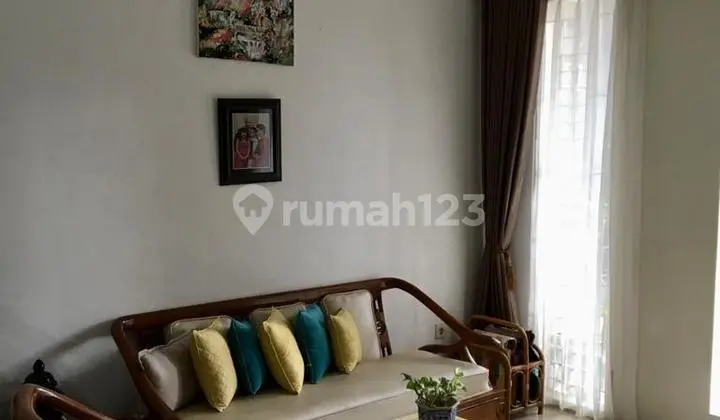 House on Sayap Supratman 2 Floors Close to Jl. Riau and Pusdai