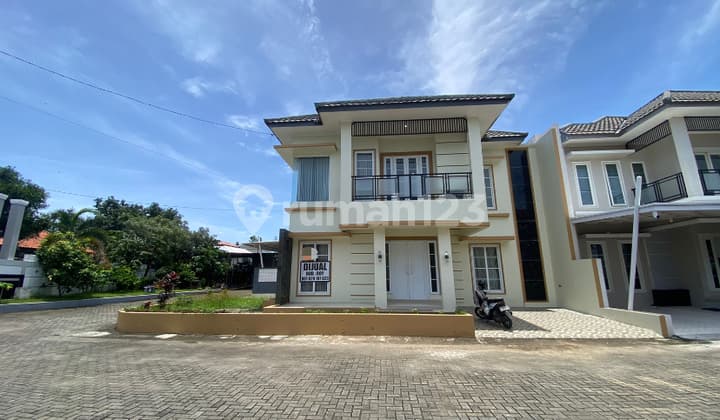 Rumah Mewah 2Lantai Sayap Jalan Cipto Cirebon Kota