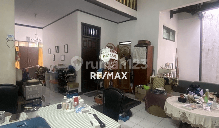 Rumah 2 Lantai di Pangkalan Jati, Cinere Depok - LT 270 M² LB 200 M², 5 Kt, SHM
